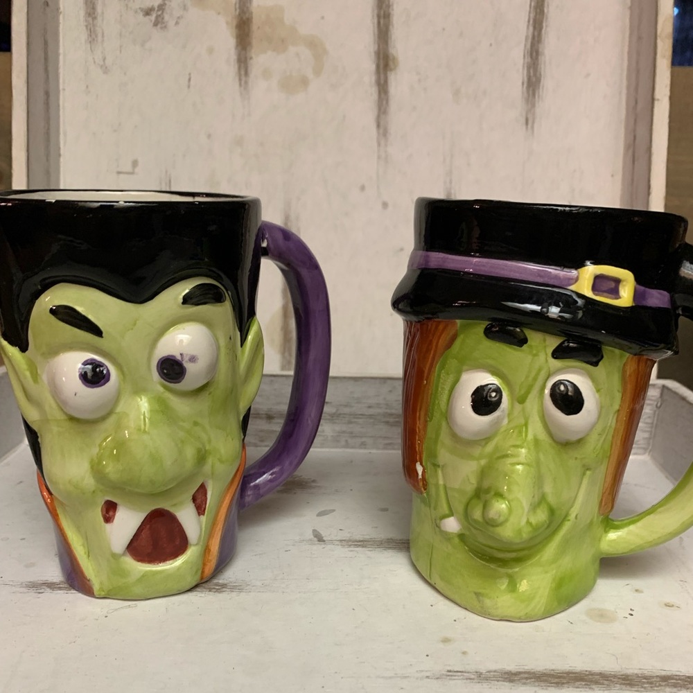 Set of 2 coffee/Tea mugs Halloween witch and Dracula hand painted
